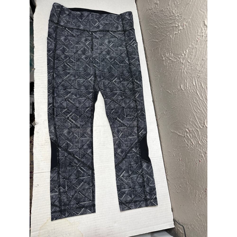 Lululemon Pace Rival Crop (22")Formation Legging Alpine White Black Womens SZ 4‎